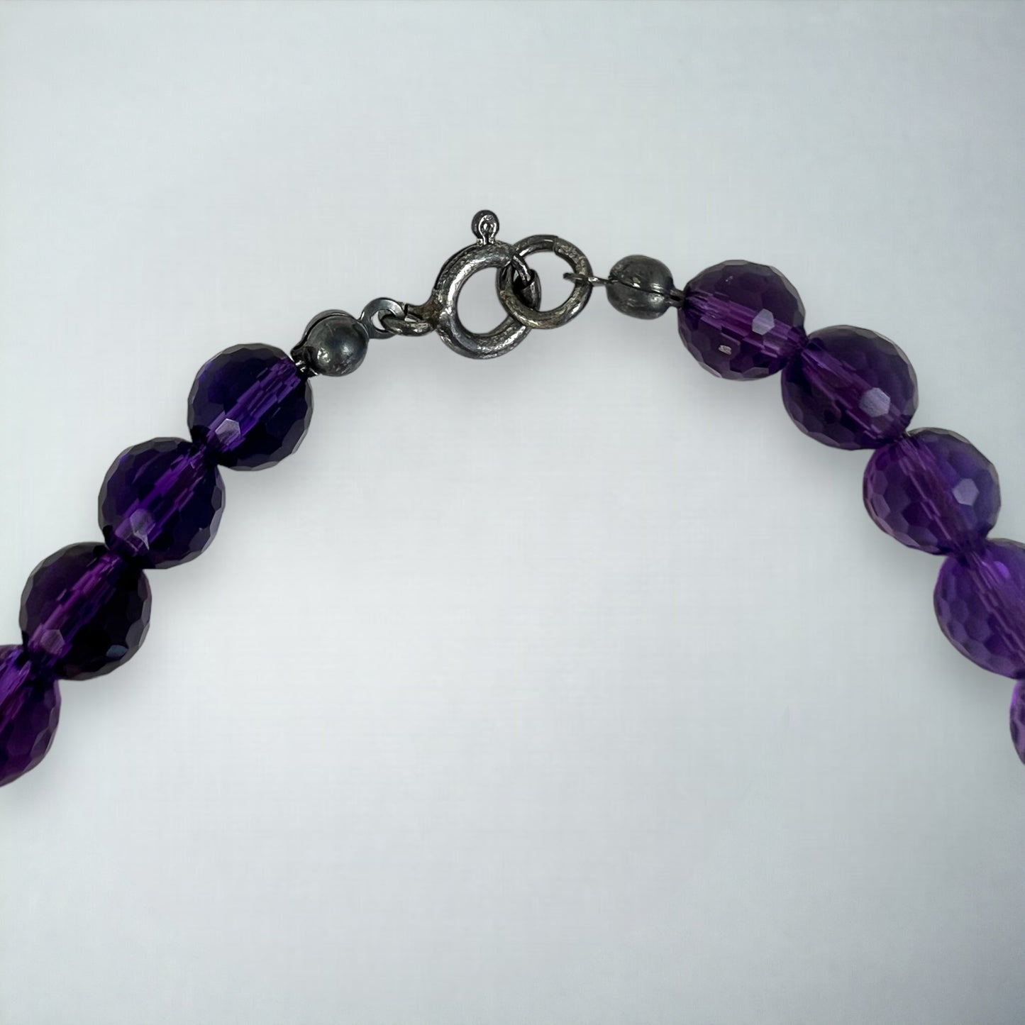 Naszyjnik z Ametystów i ze Srebrną Monetą